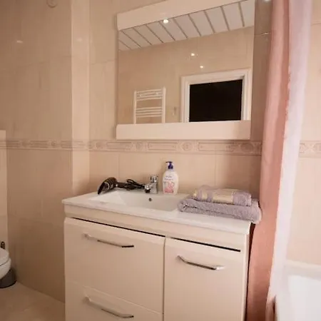 公寓 Elegance 1bd With Living